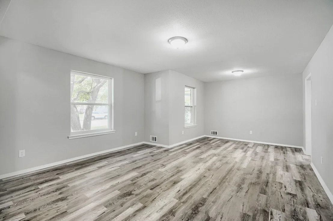 Photo of 1414 Dumont Drive