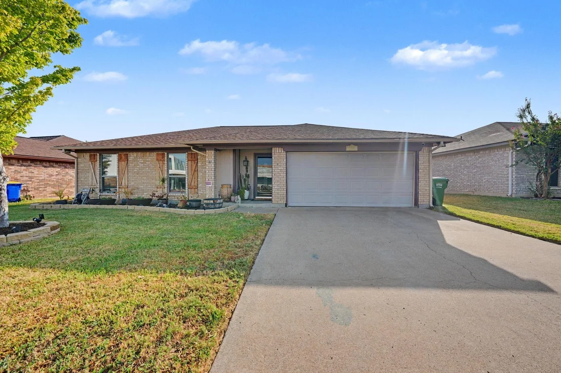Photo of 7624 Maplehill Road