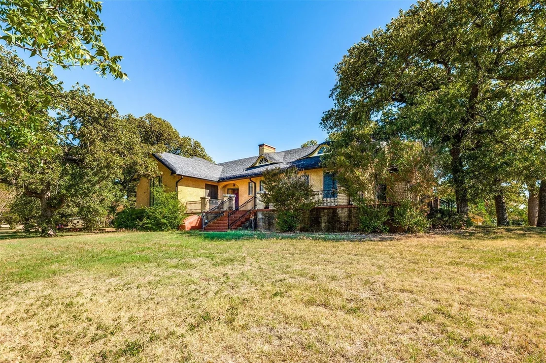 Photo of 1004 N Main Street