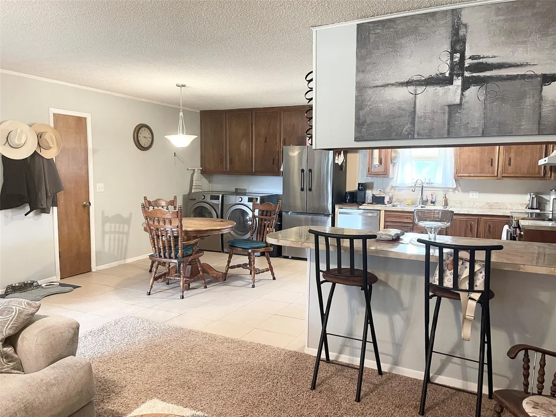 Photo of 140 S Comanche Drive