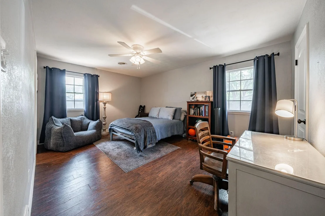 Photo of 1825 Elmwood Drive