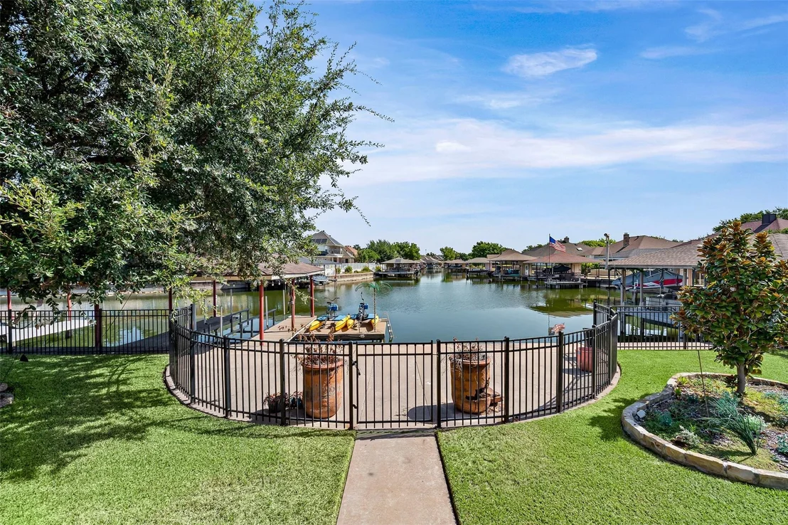 Photo of 2325 River Road