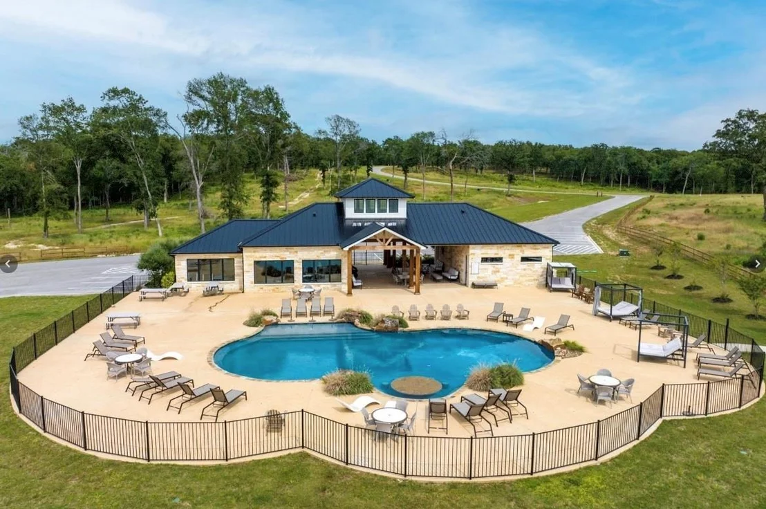 Photo of 6944 Lakeshore Way