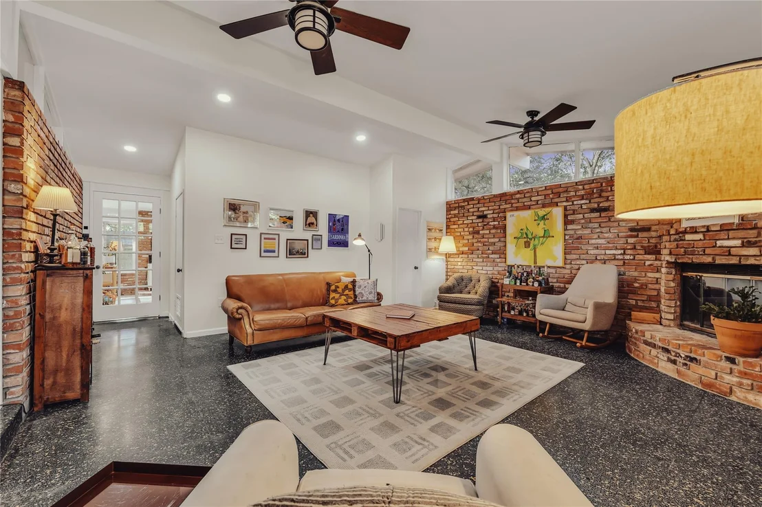 Photo of 2112 Gregory Lane