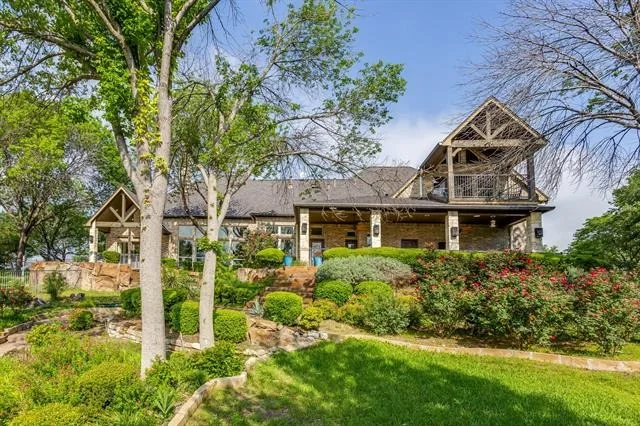 Photo of 305 Covered Bridge Drive