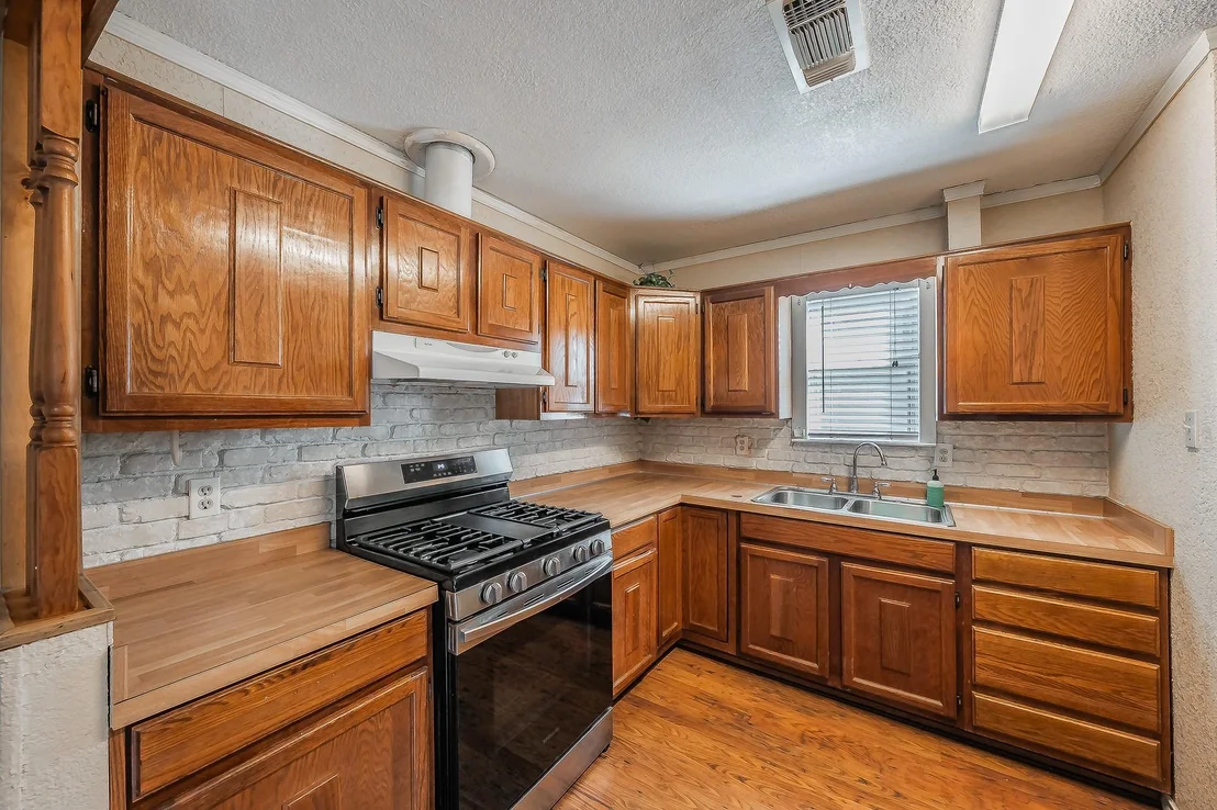 Photo of 1812 Highland Drive E