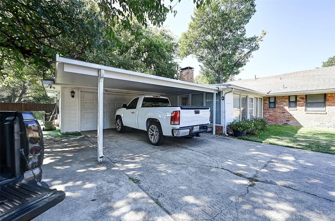 Photo of 3262 Camelot Drive