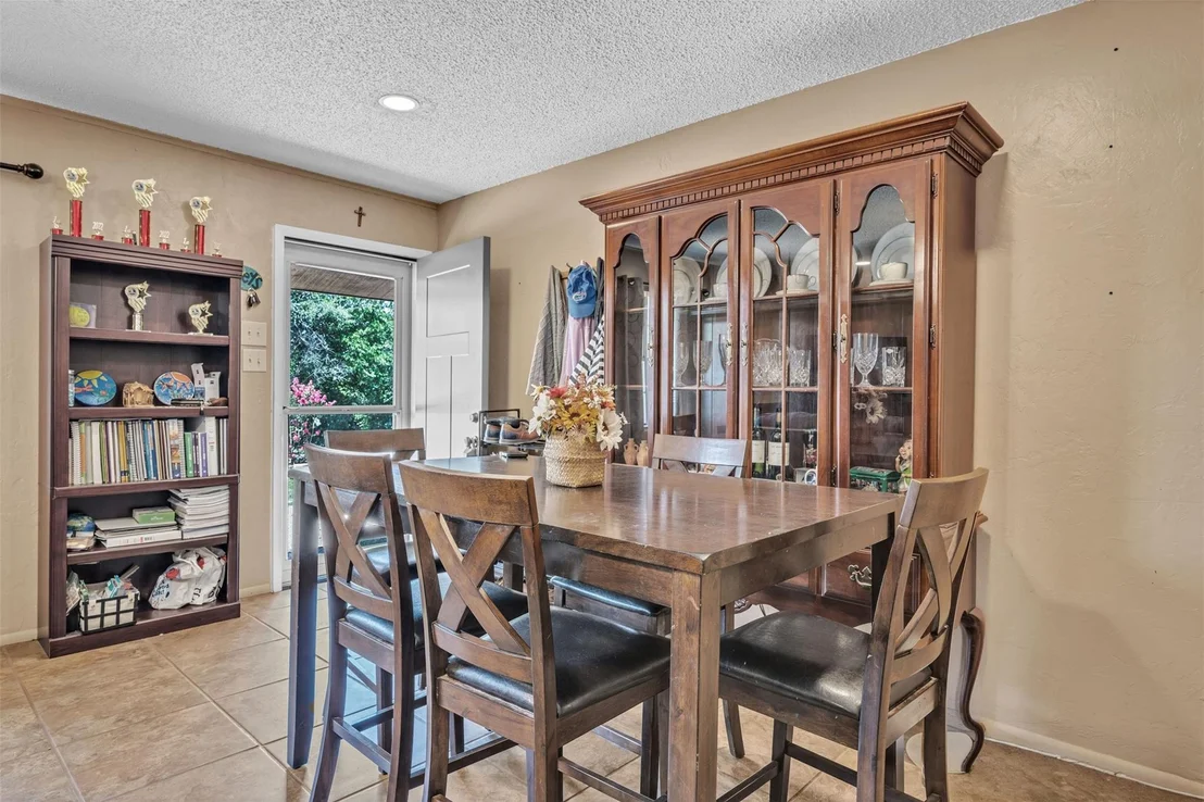 Photo of 190 Crowfoot Lane