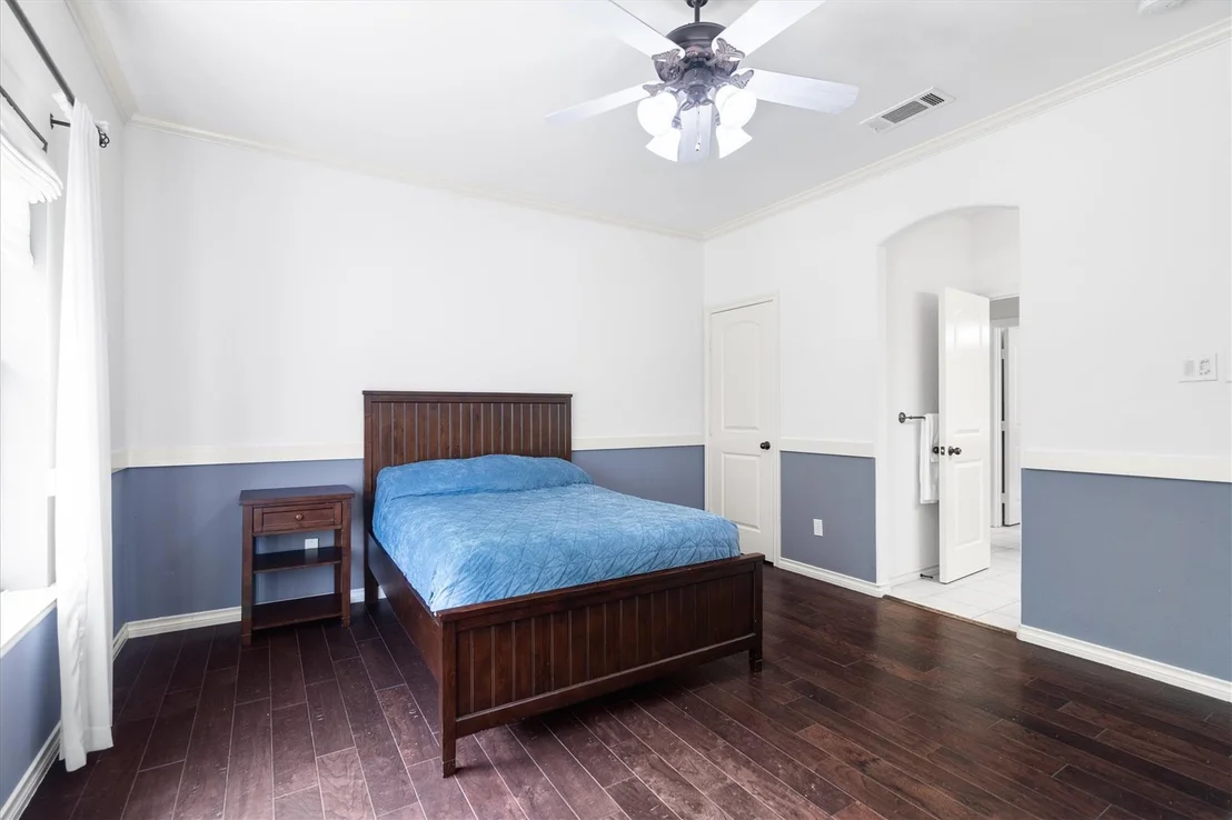 Photo of 3225 Clubview Drive