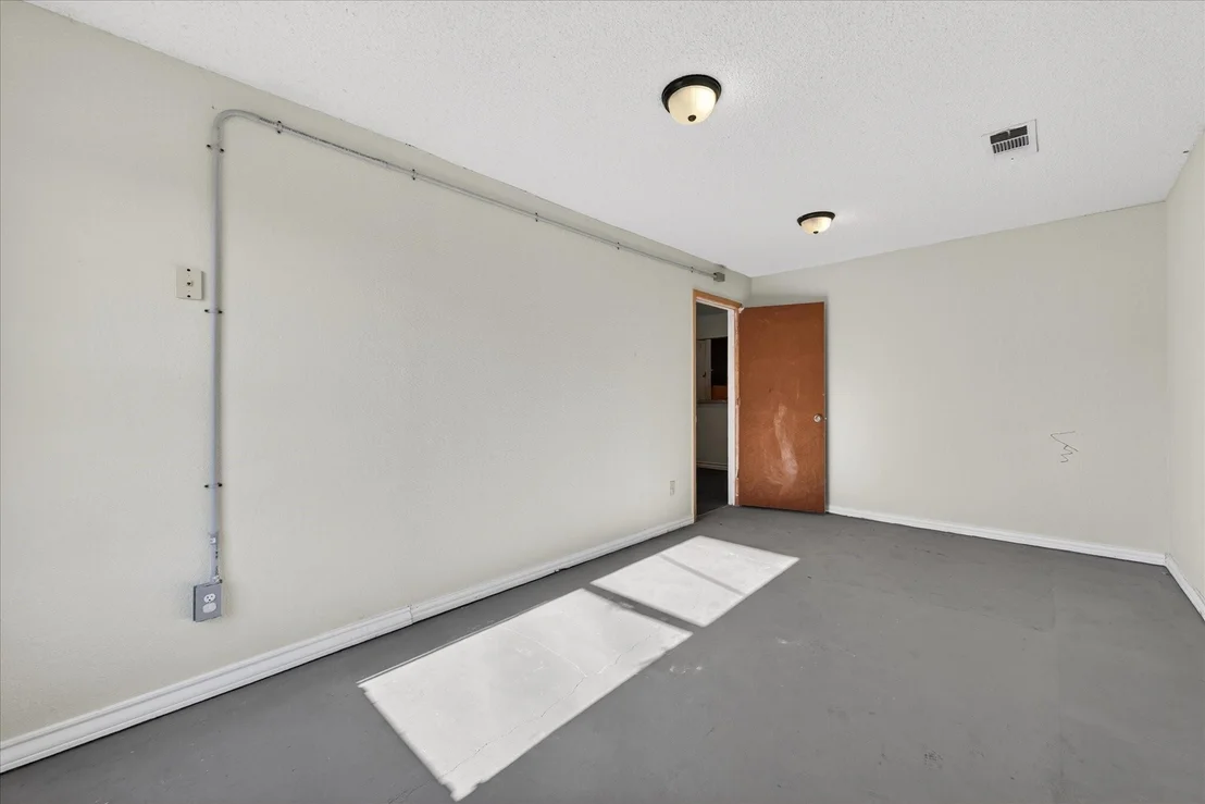 Photo of 611 W Spring Valley Road