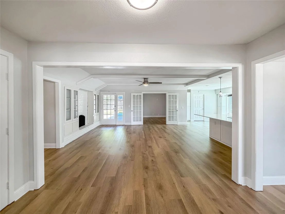 Photo of 100 W Pleasantview Drive