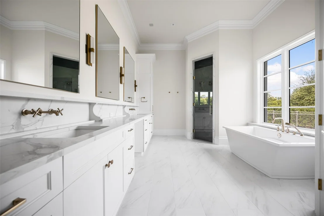 Photo of 402 Lakeway Drive