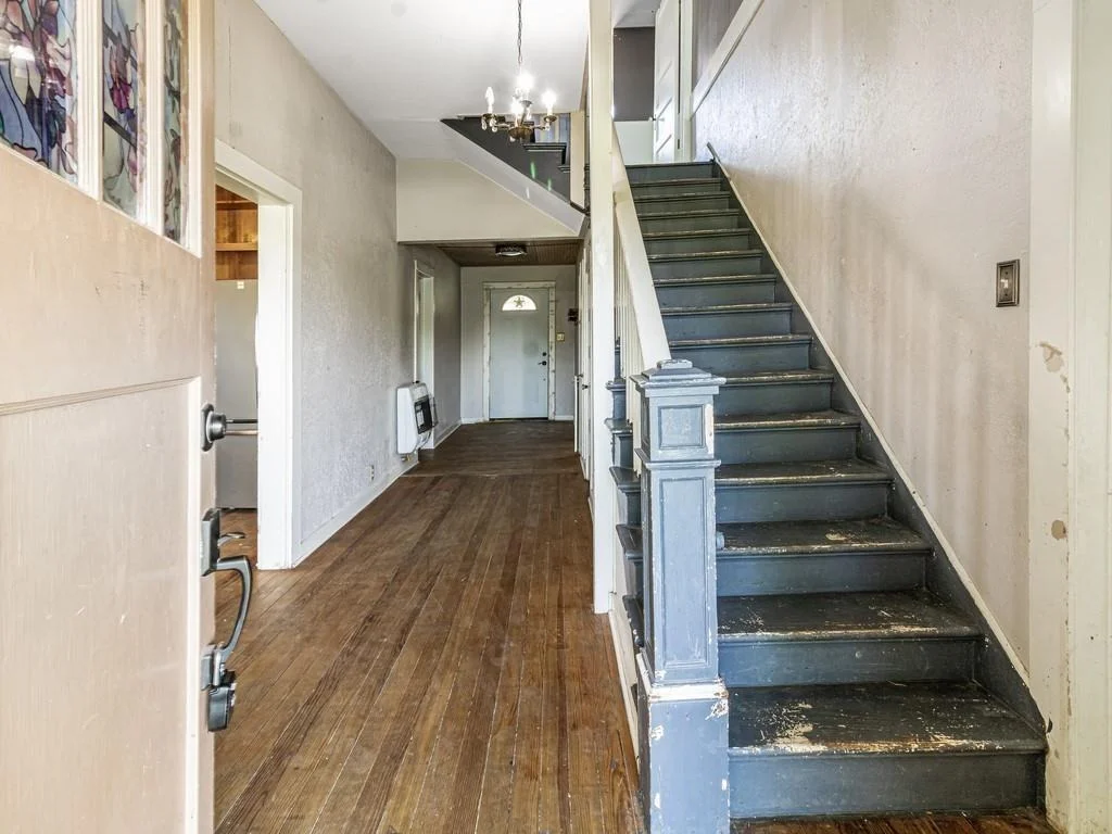 Photo of 112 W Hackberry Street