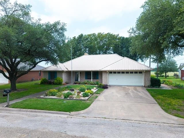 Photo of 812 Crestline Drive
