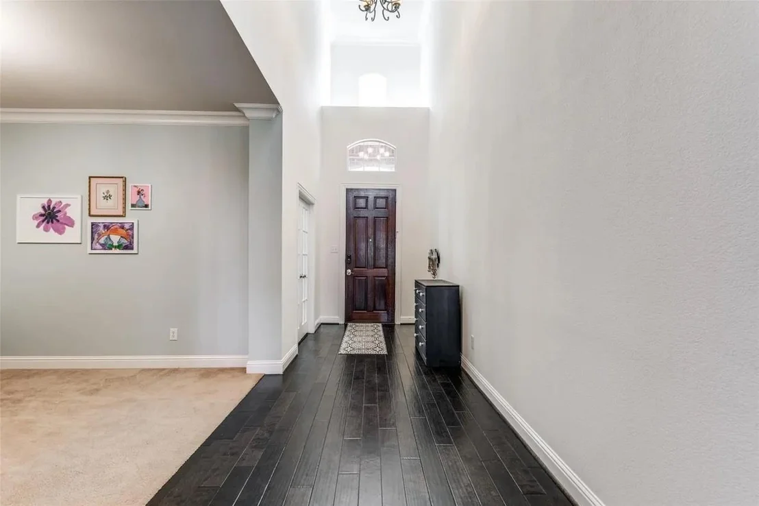 Photo of 830 Woodview Drive
