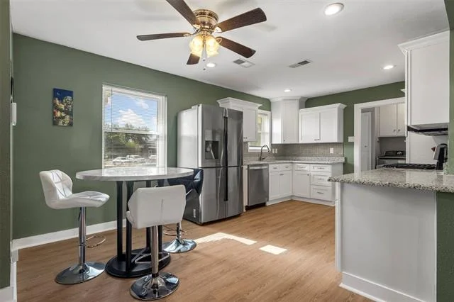 Photo of 2425 Larchmont Drive