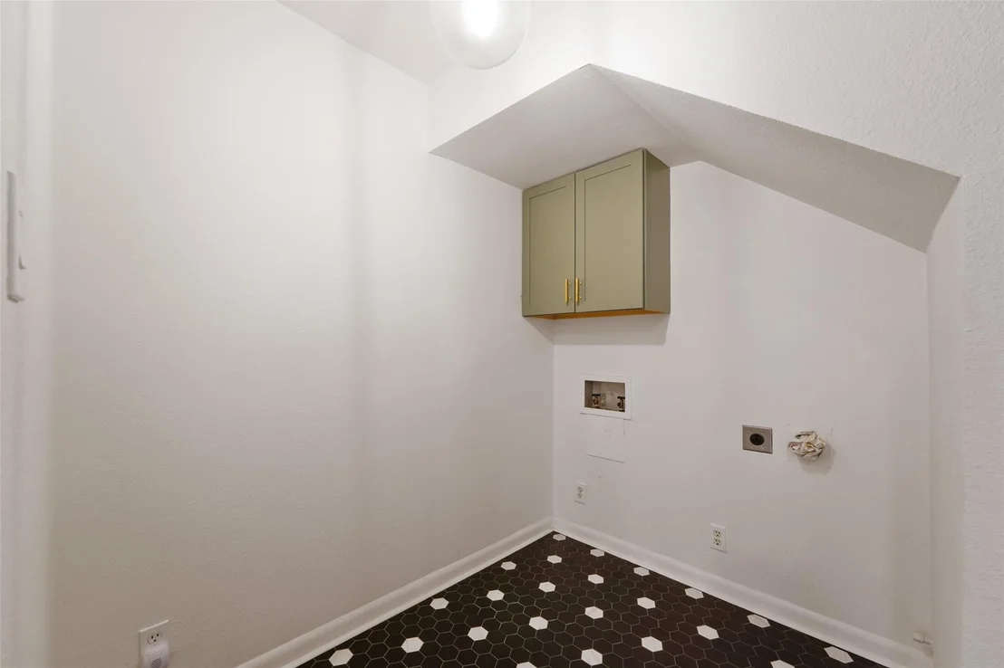 Photo of 1417 Sylvan Drive