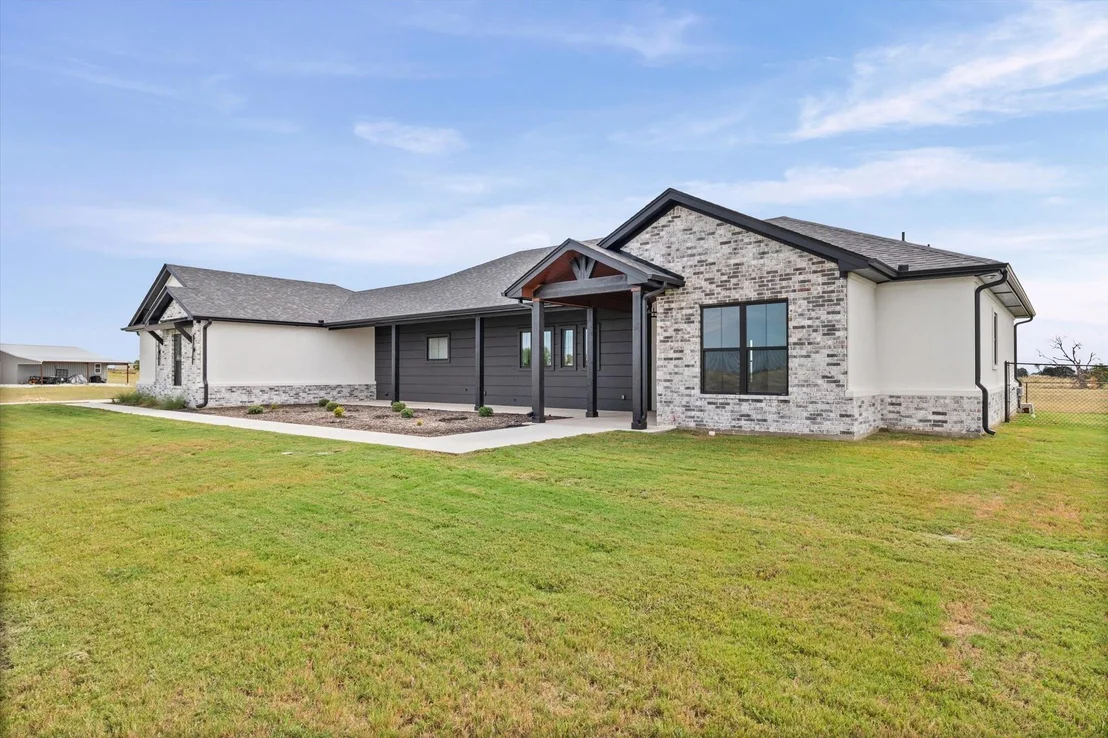 Photo of 611 Willow Moon Ranch