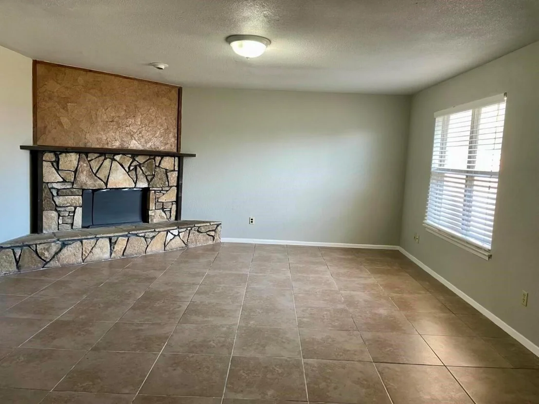 Photo of 915 Lemontree Drive