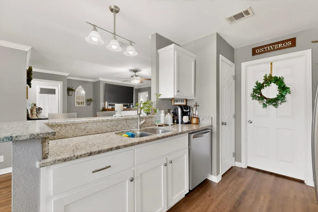 Photo of 423 Caloway Drive