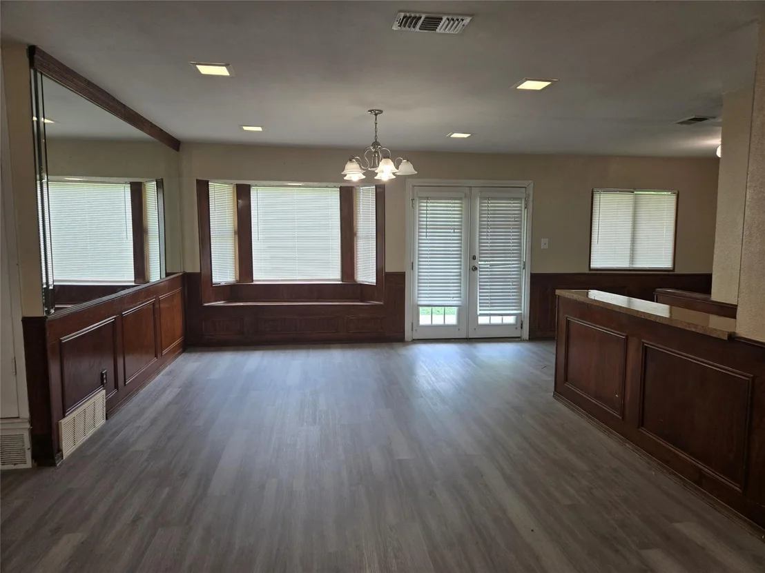 Photo of 502 Moonlight Drive
