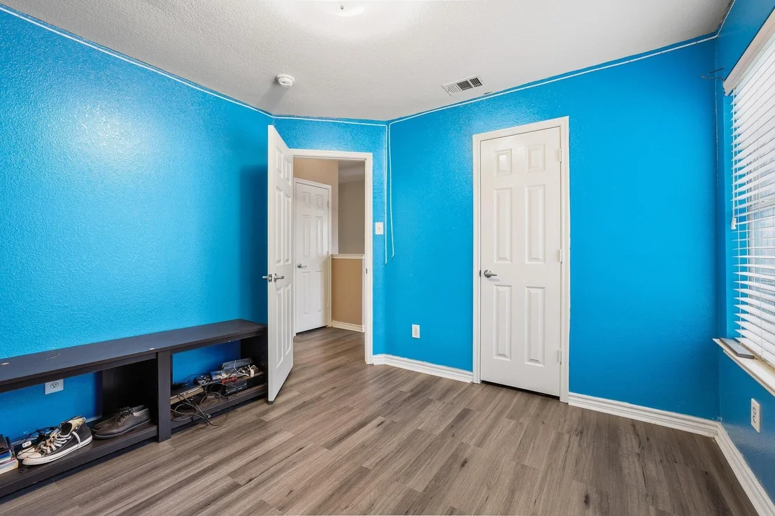Photo of 704 Acacia Drive