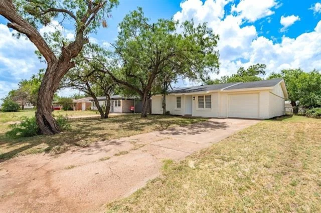 Photo of 2118 N Mockingbird Lane