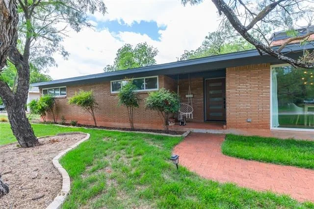 Photo of 734 Westwood Drive