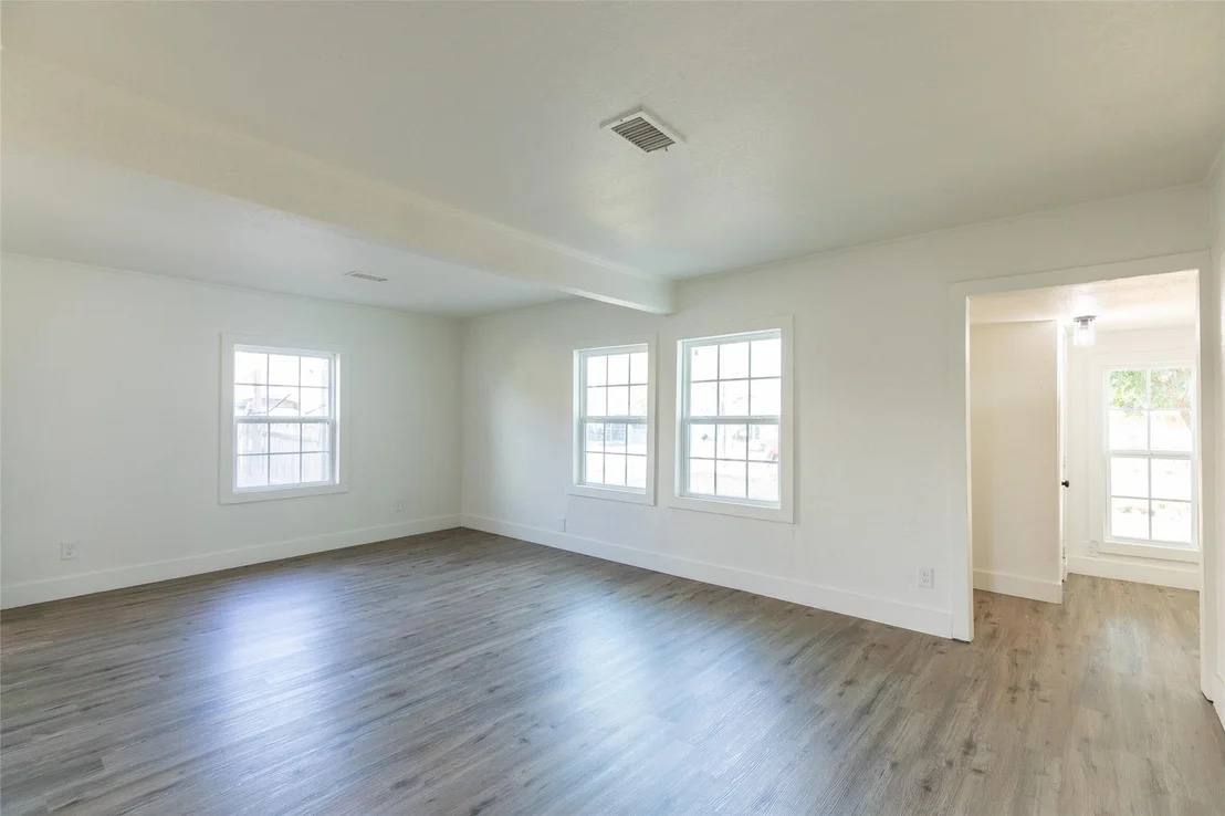 Photo of 909 Lane Avenue