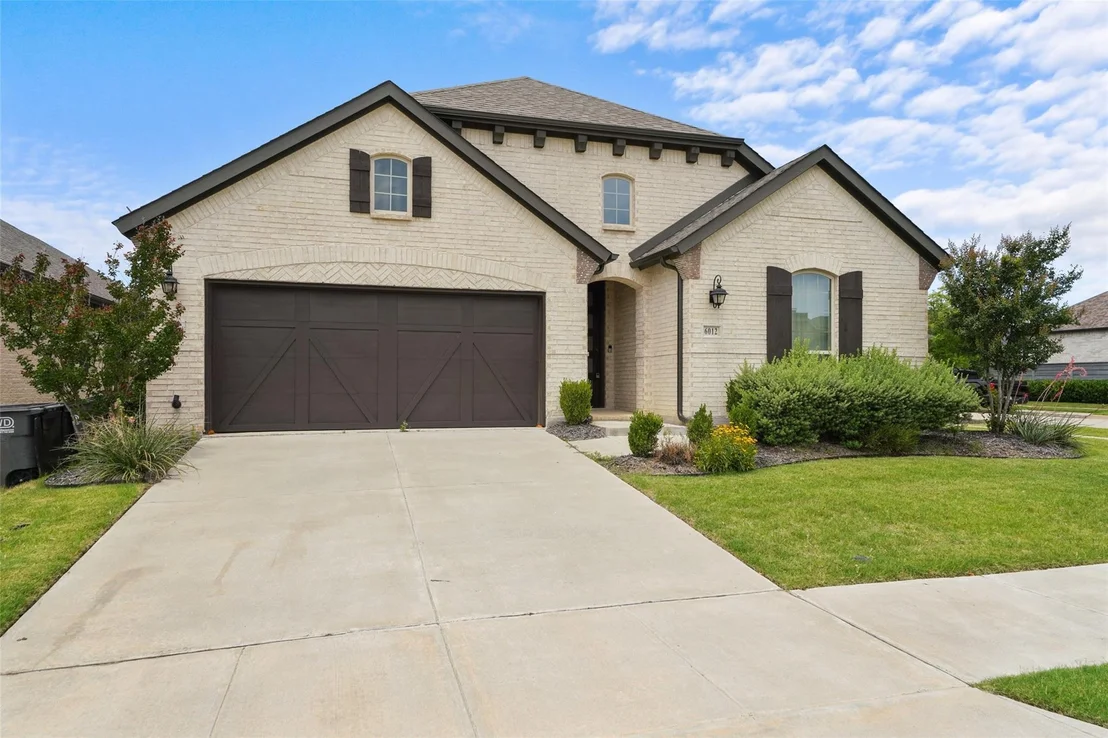 Photo of 6012 Mapleshade Way