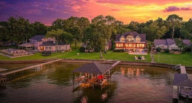 Photo of 229 N Beverly Drive
