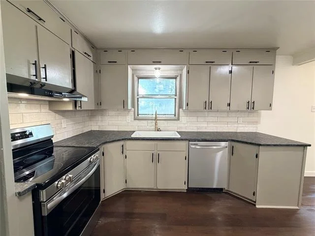 Photo of 1410 Westwood Drive
