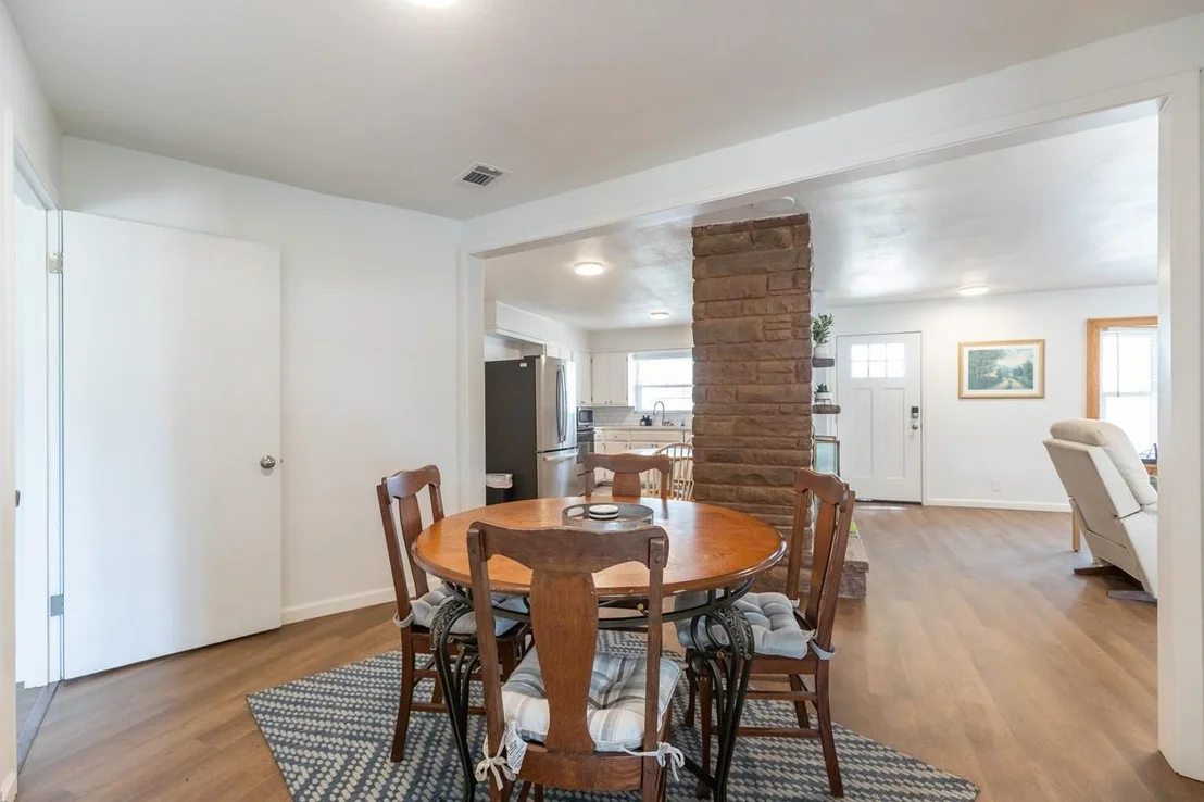 Photo of 2349 Cooke Street