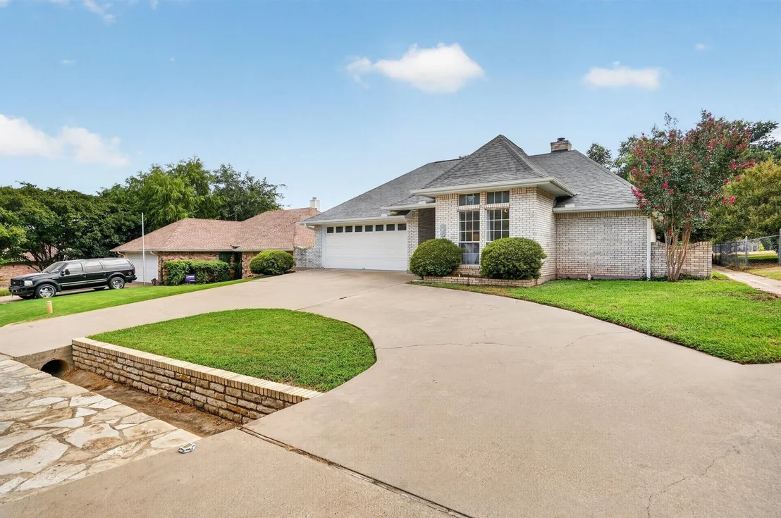 Photo of 8730 Bellechase Road