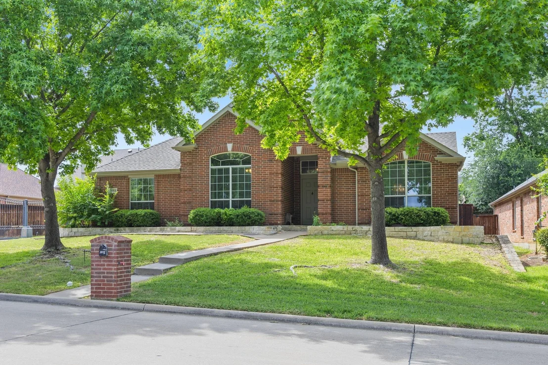 Photo of 1004 Dover Heights Trail