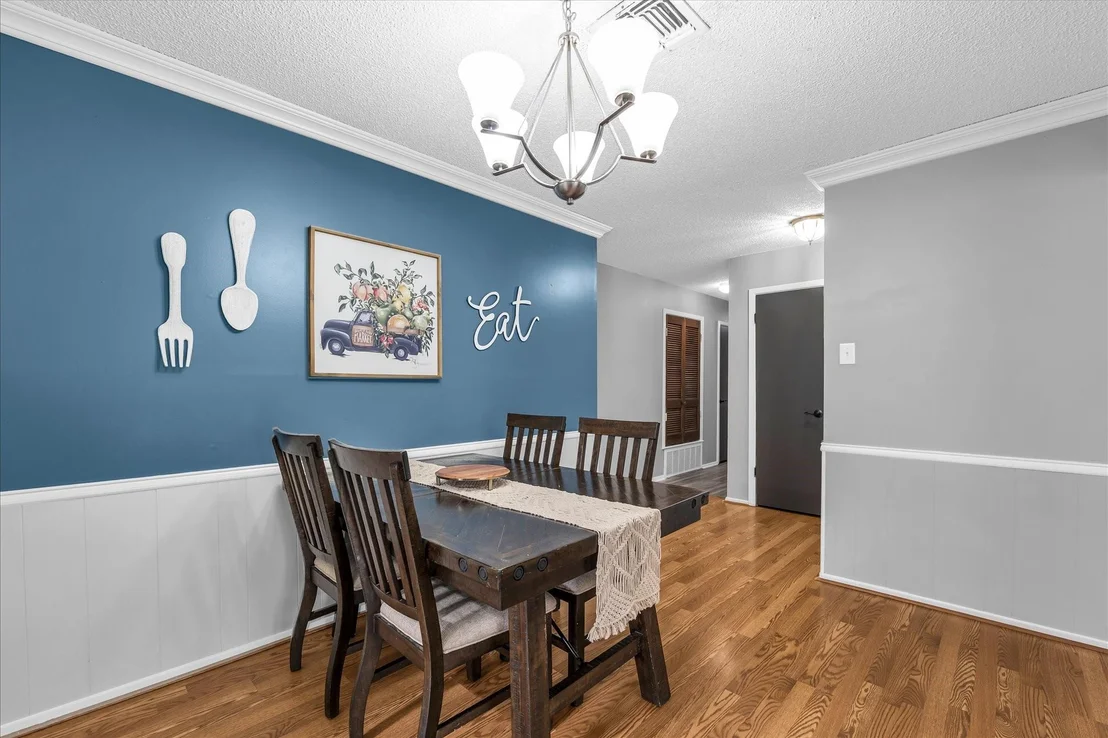 Photo of 913 Montclair Drive