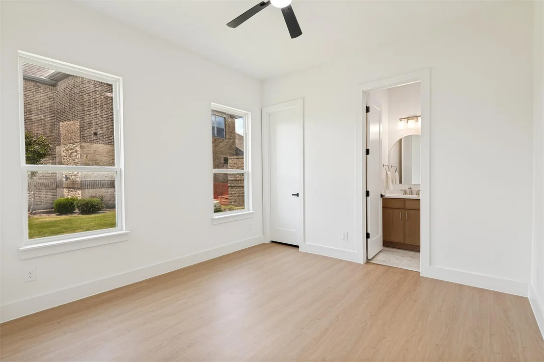Photo of 1104 Devonshire Drive N