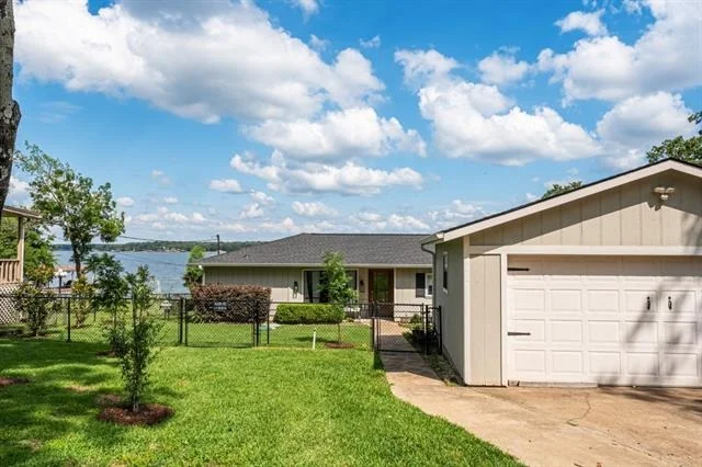 Photo of 138 Pin Oak Drive