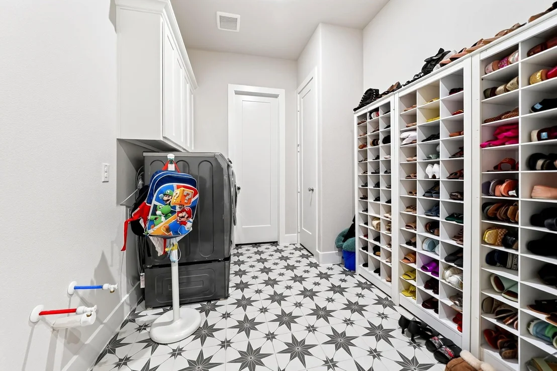 Photo of 5501 Somerset Drive