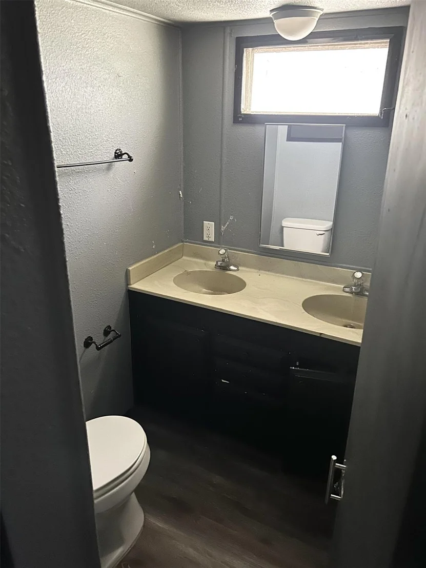 Photo of 305 Live Oak Lane