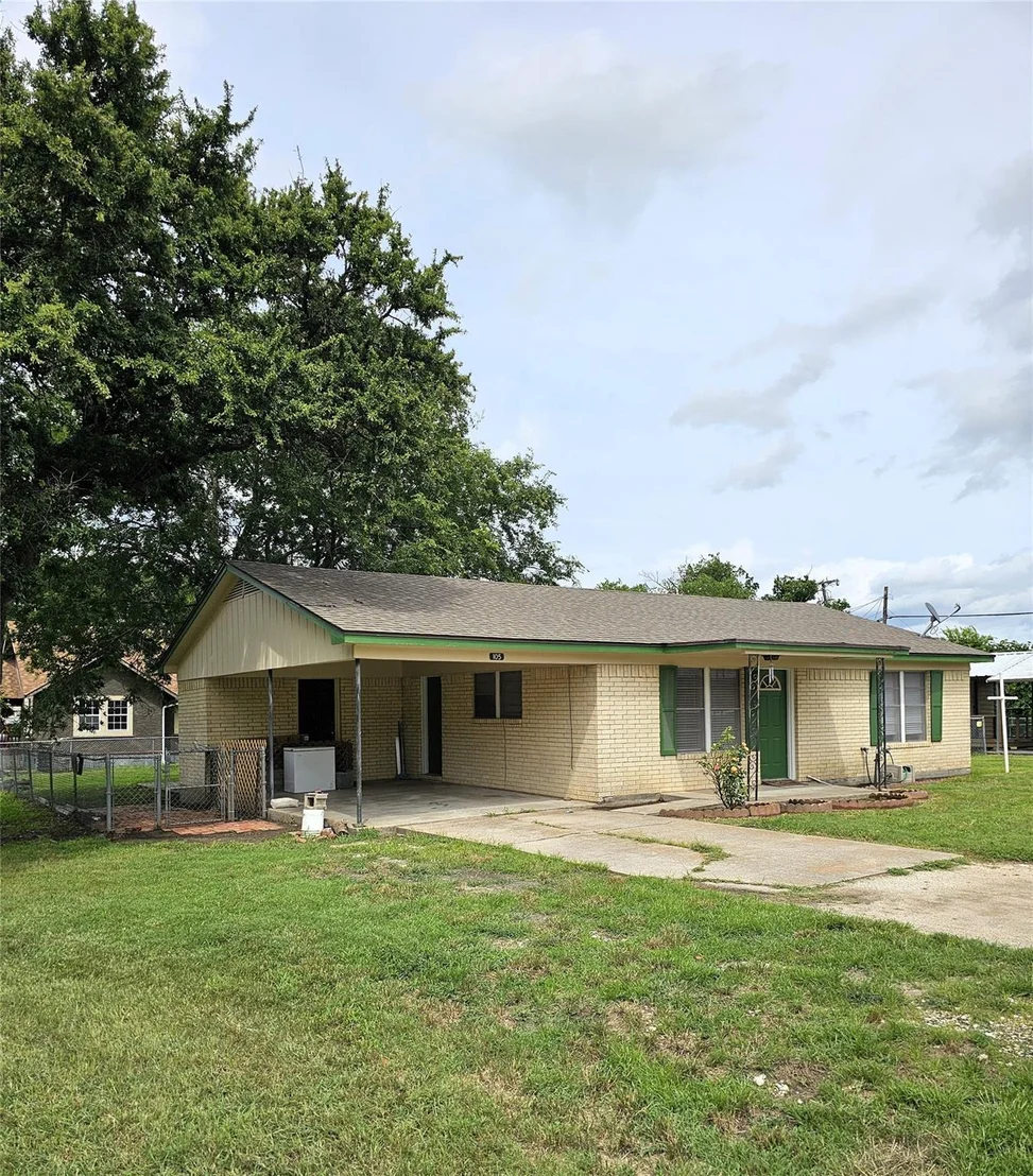 Photo of 105 N 3rd Street