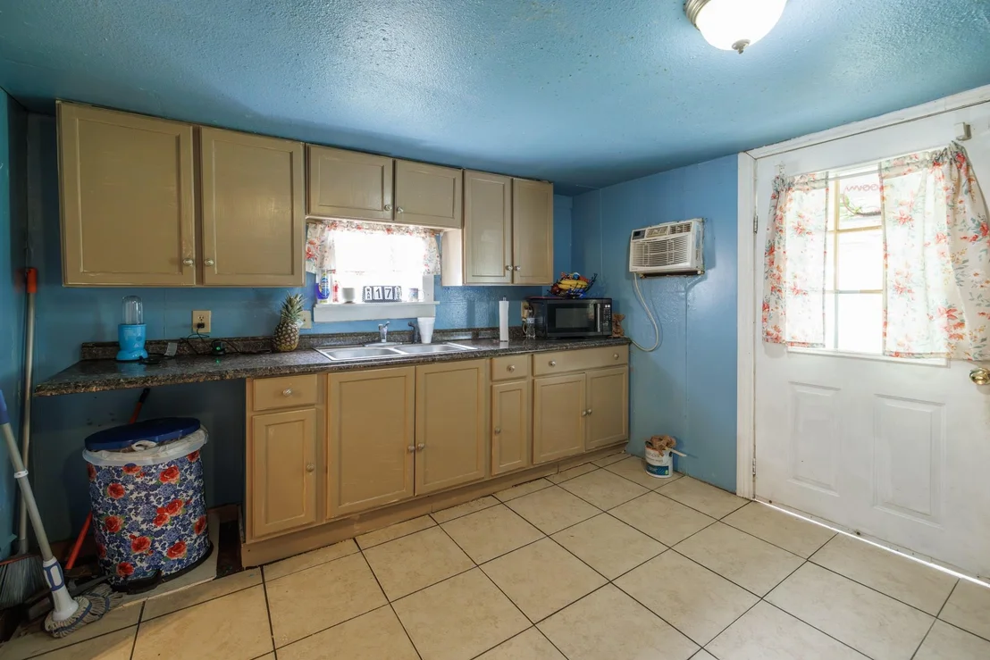 Photo of 308 W 5th Street