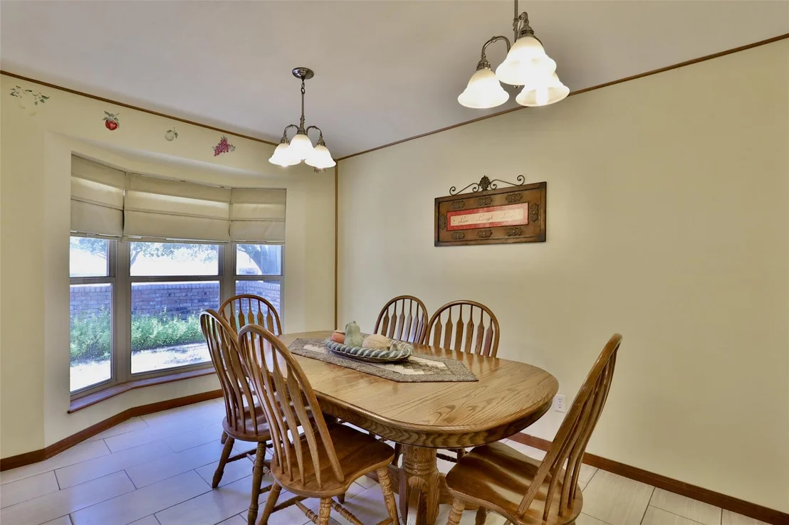 Photo of 448 Elmdale Road S