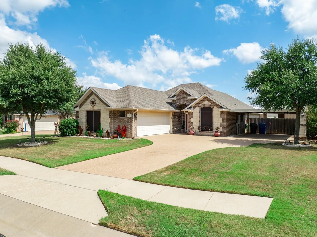 Photo of 219 Oak Meadow Trail
