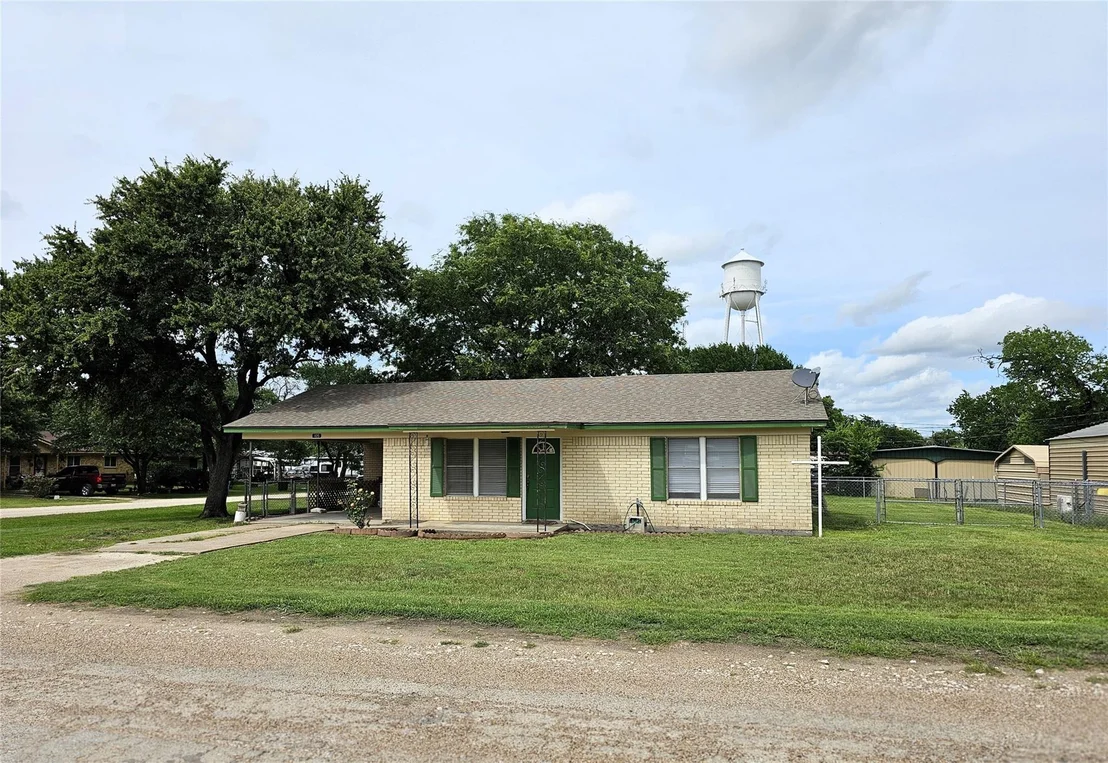 Photo of 105 N 3rd Street