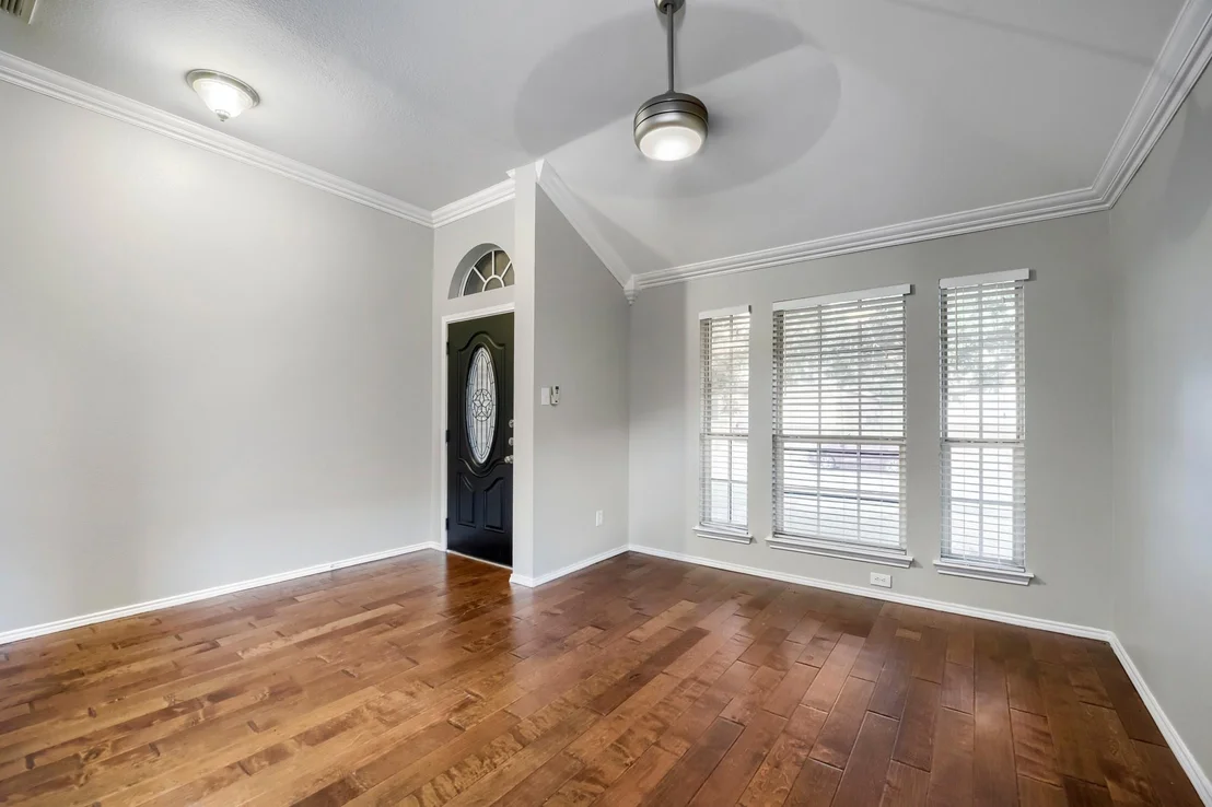Photo of 915 Hidden Oaks Drive