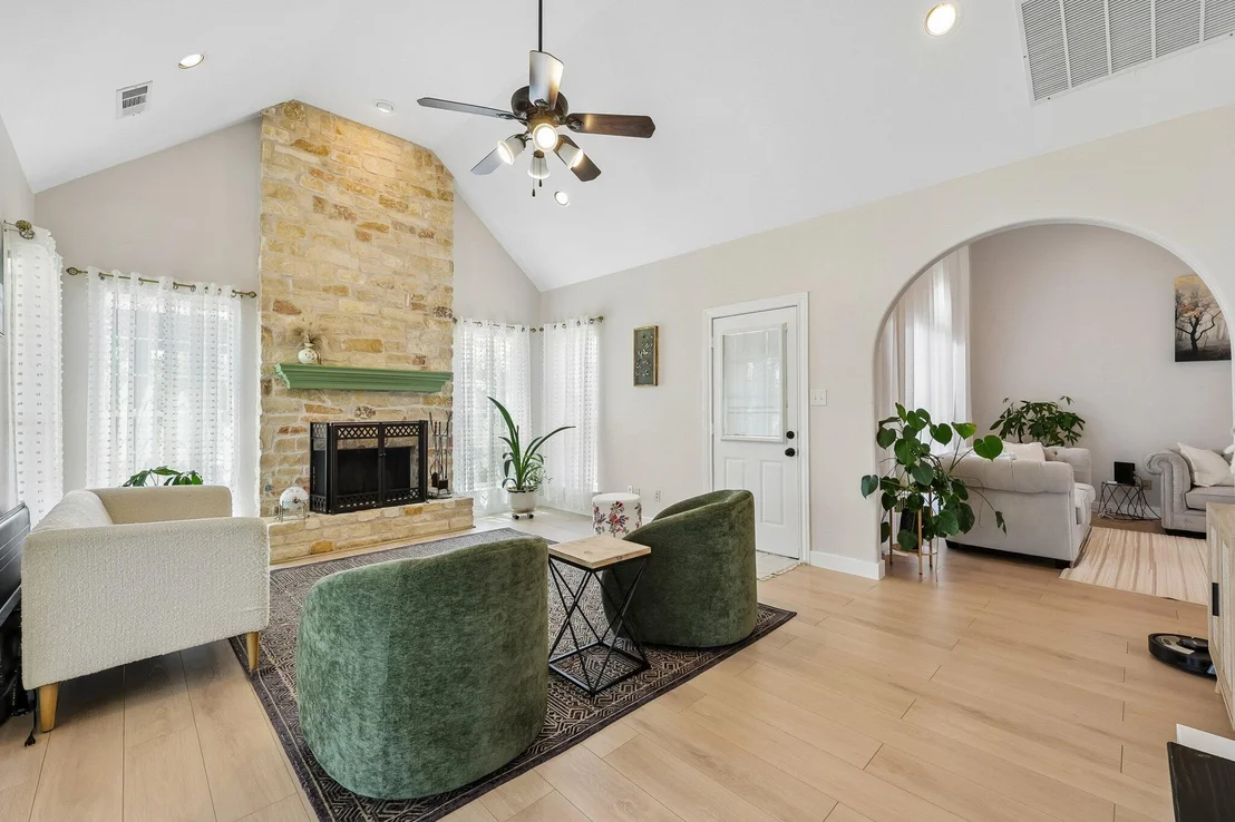 Photo of 15144 Delaney Lane