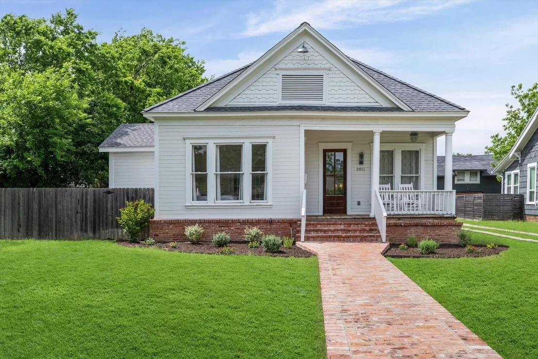 Photo of 2811 Washington Avenue