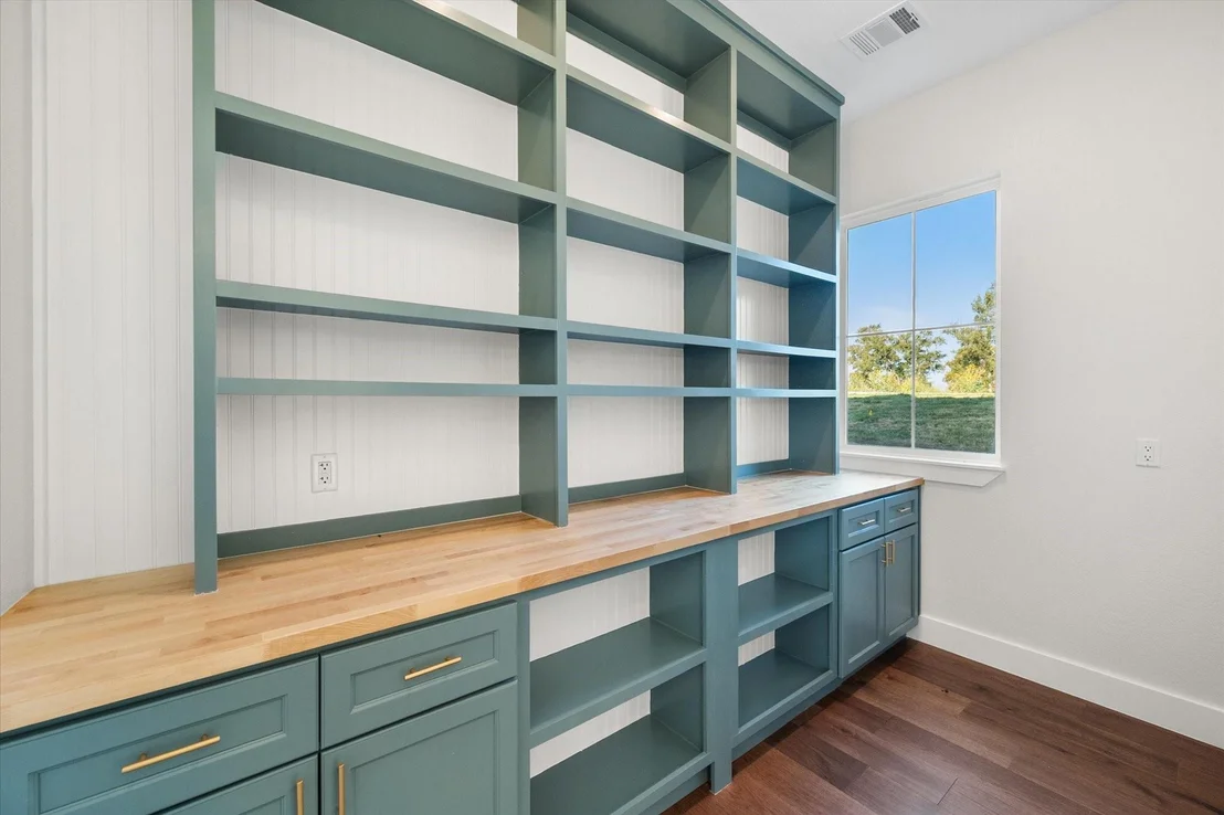 Photo of 554 Shoreside Drive