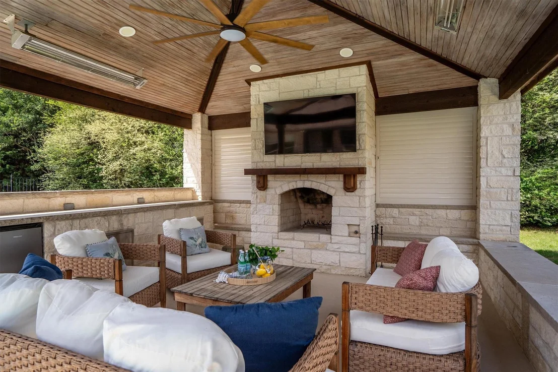 Photo of 3225 Clubview Drive